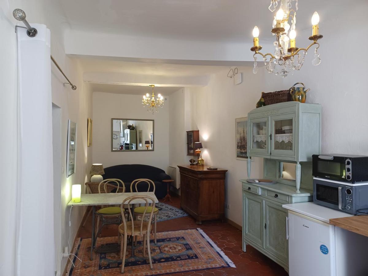 Apartamento L'Horloge Aups Exterior foto
