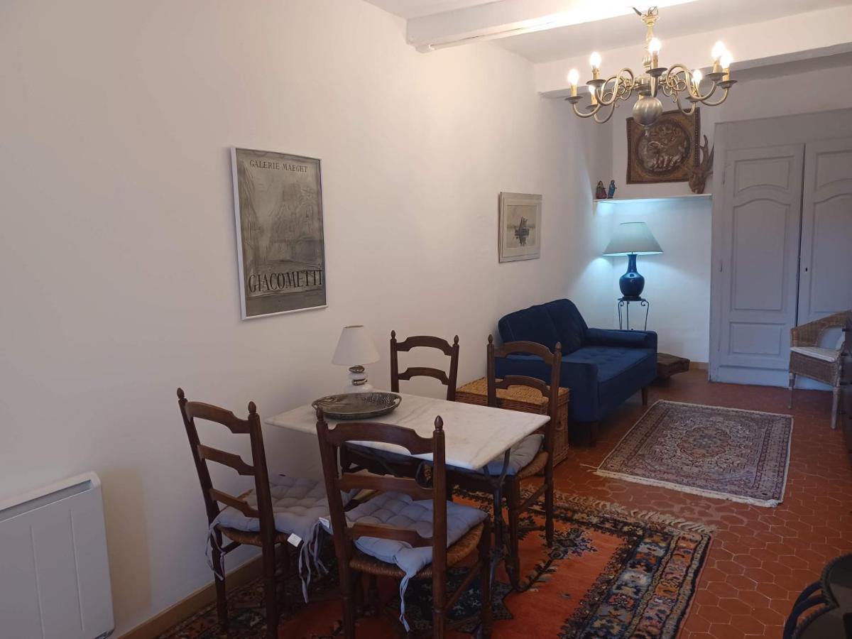 Apartamento L'Horloge Aups Habitación foto